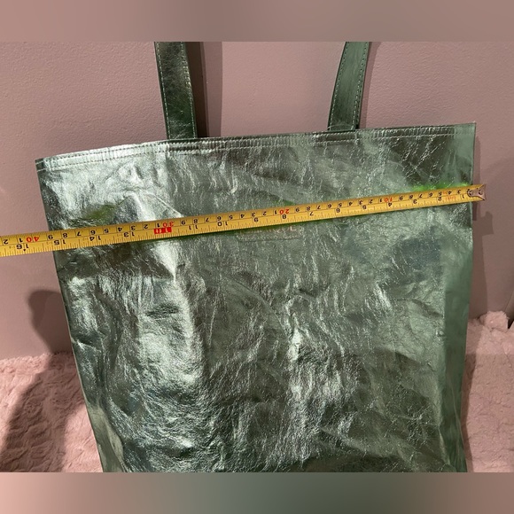 Clinique Metallic Tote Bag - Picture 5 of 6
